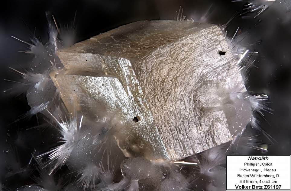 Natrolith_calcit H&ouml;wenegg