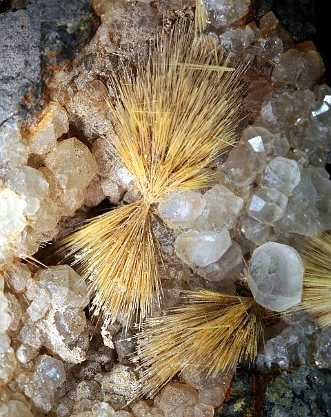 Mesolith_analcim